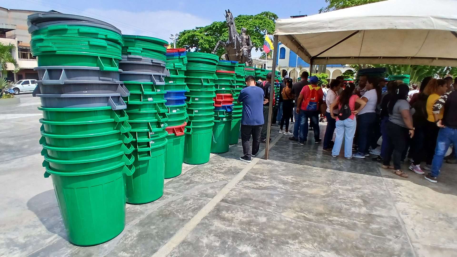 Comuna yaracuyana recibe depósitos de agua aprobados en consulta popular