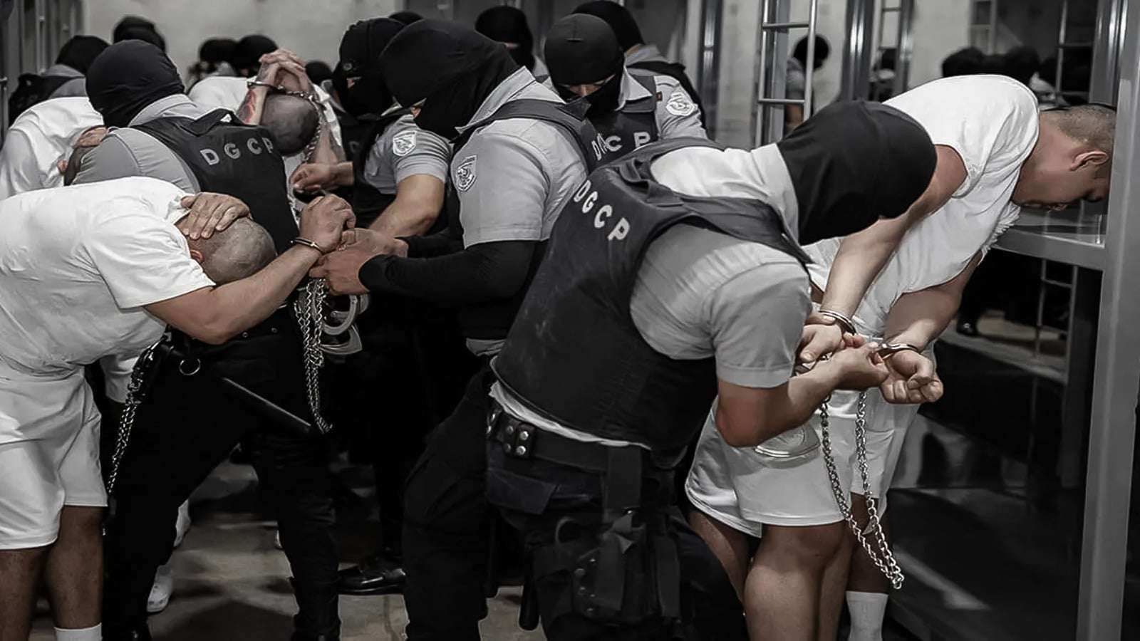 El Salvador “oficializa” secuestro de venezolanos en el CECOT