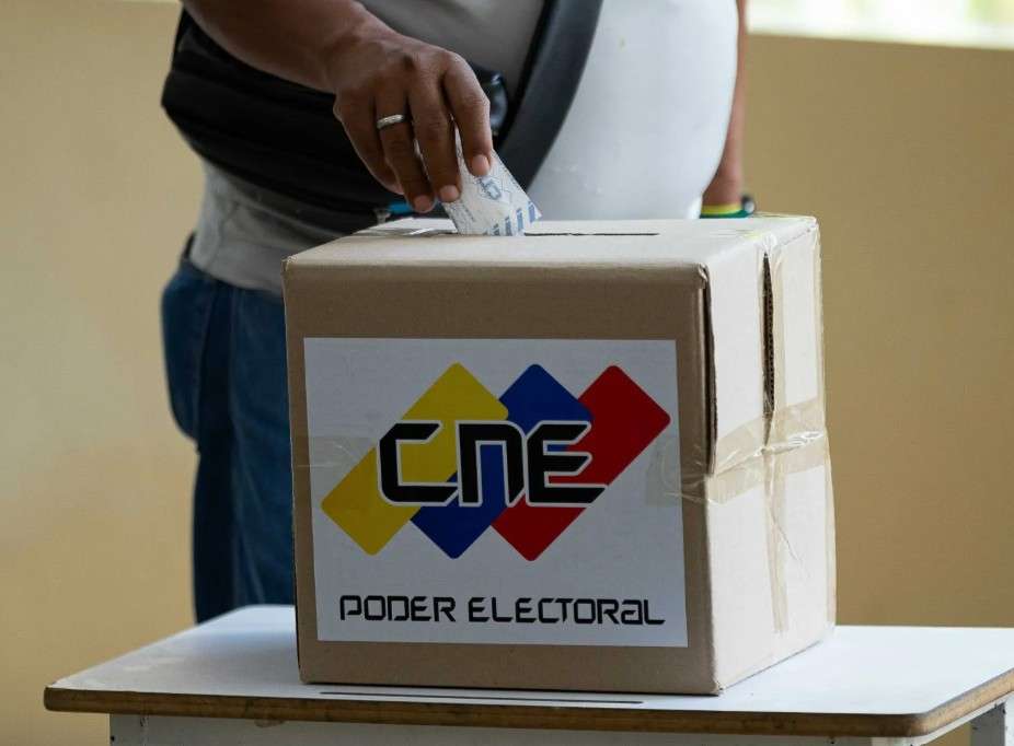 Irfaan Ali advierte de «consecuencias legales» para quienes voten el 25-M