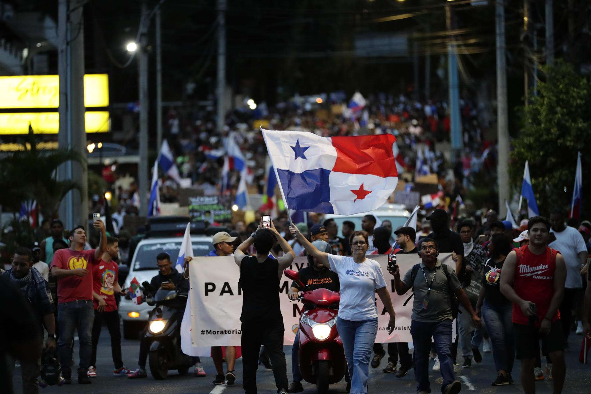 Panameños alzados ante medidas de Mulino