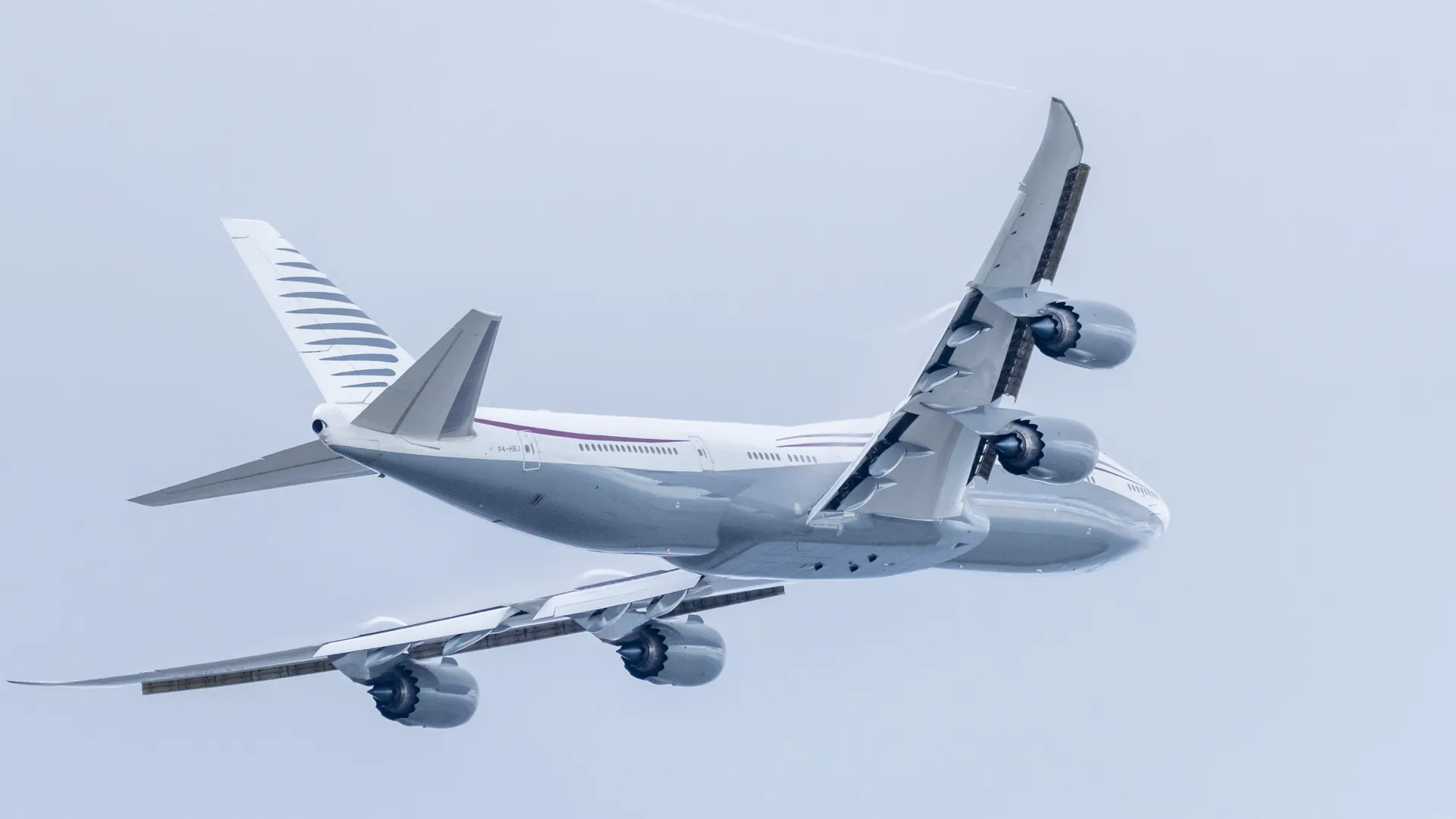 Trump dice que sería "estúpido" no aceptar un avión gratis de Qatar