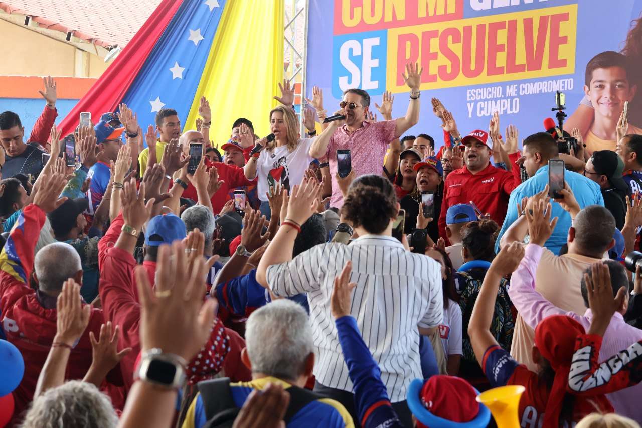Juramentan comando de campaña de candidatos del GPPSB en Valencia