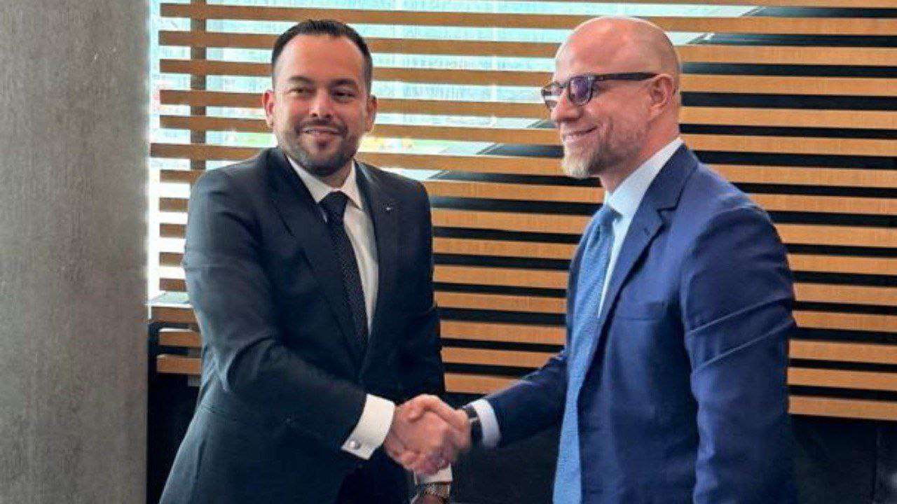 Colombia y Venezuela firman acuerdo sobre Monómeros