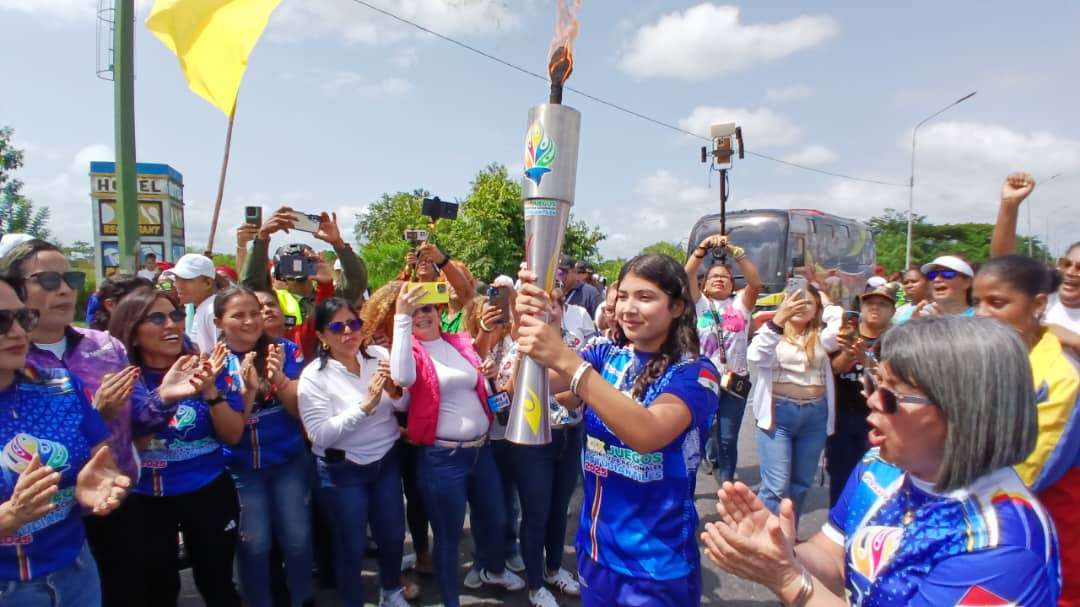Fuego Patrio de los juegos nacionales estudiantiles arriba a Yaracuy