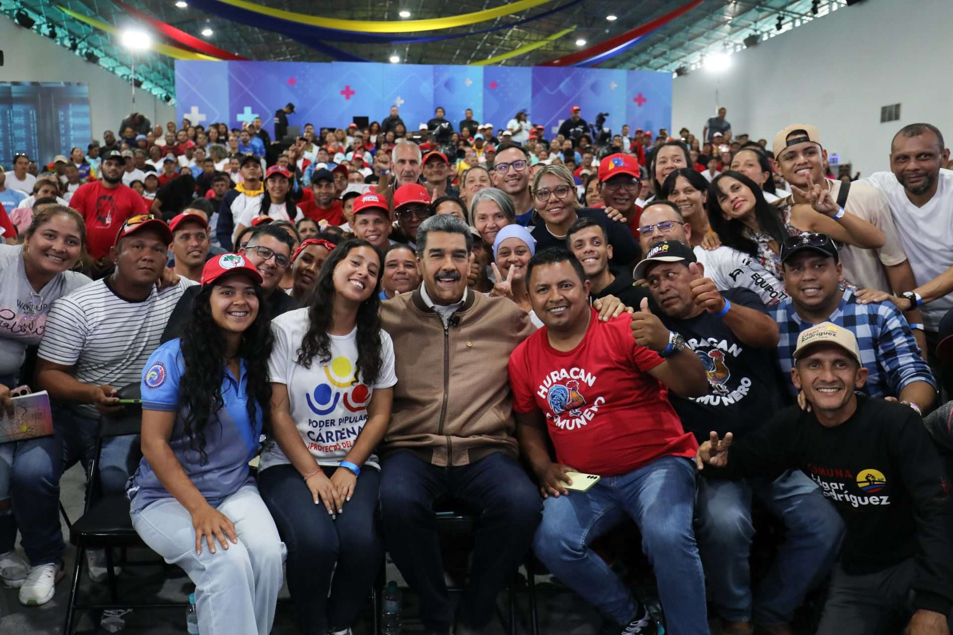 Presidente Maduro llama a la juventud a la transformación comunal