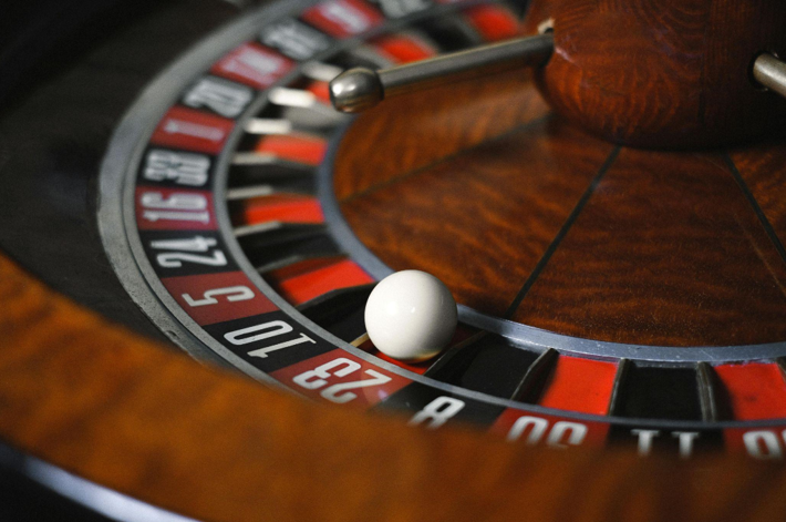 ¿Cómo los juegos con crupier en vivo están cambiando la experiencia del casino en línea?