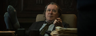 La sorprendente serie de espías con Gary Oldman que está nominada a los Globos de Oro y es un entretenimiento infalible para el fin de semana