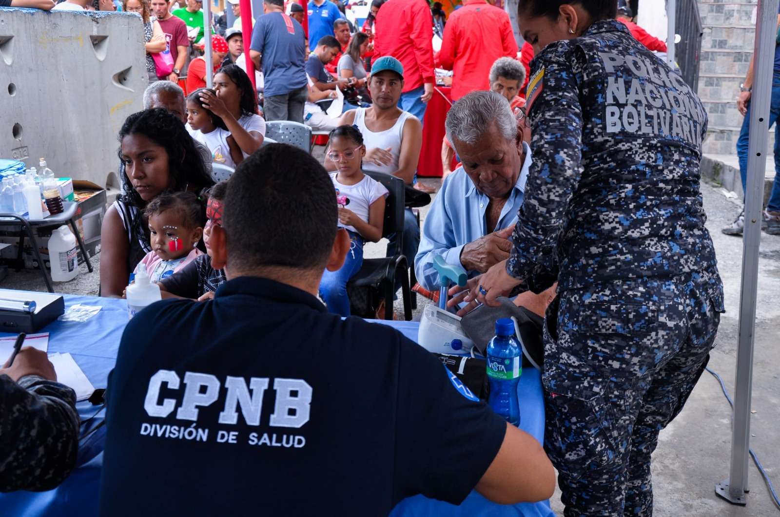 Brindan jornada de atención integral a familias de la parroquia 23 de enero