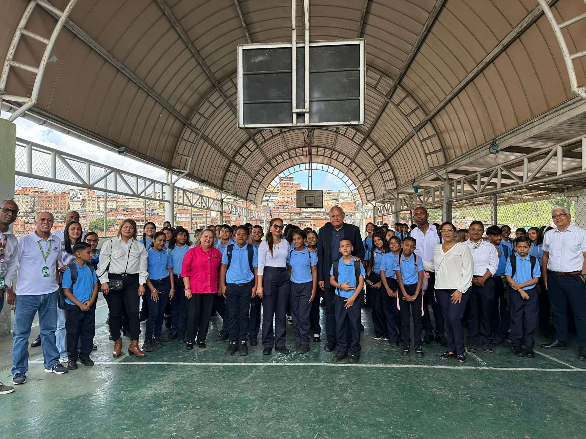 Inicia operaciones el primer liceo municipal en Baruta