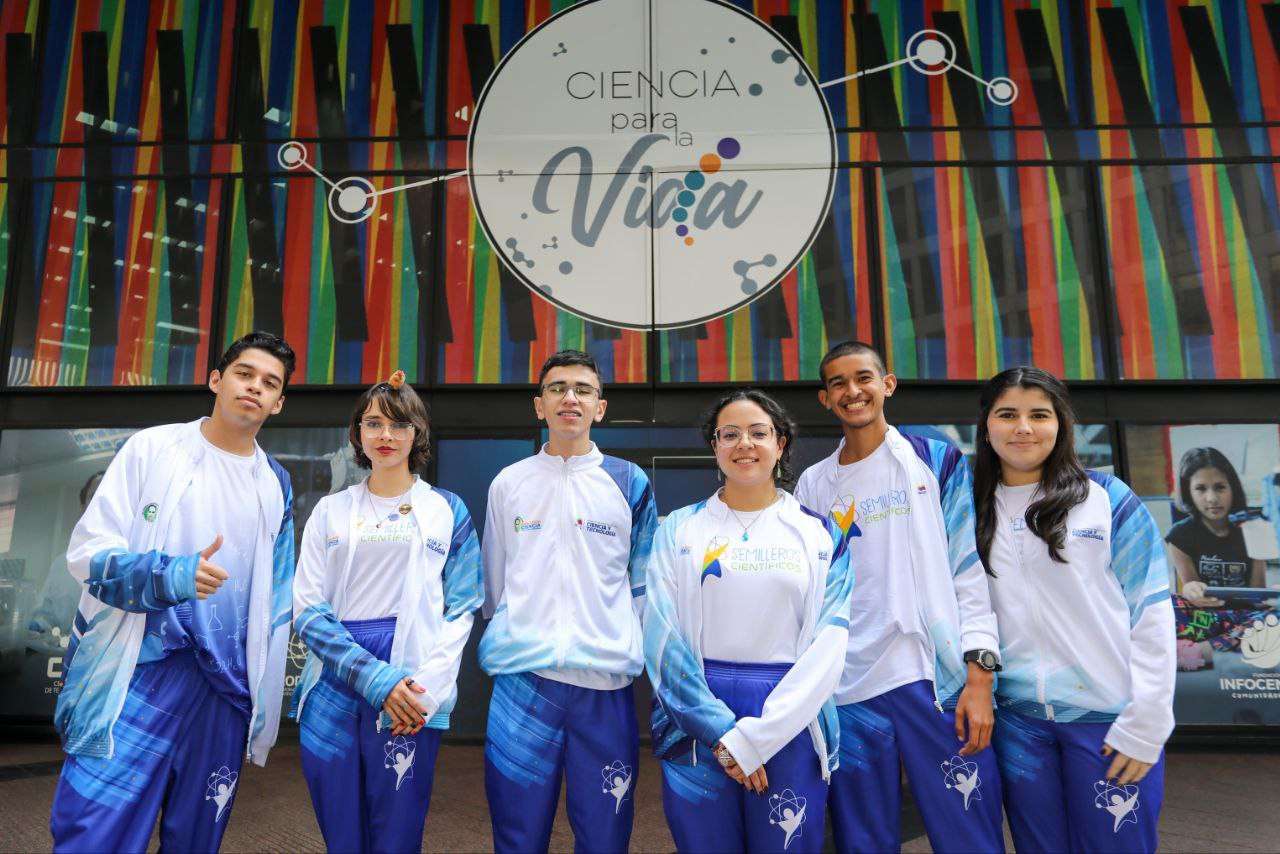 Semilleros Científicos brillan en Rusia: Oro y diplomas en la Olimpiada Mundial de Astronomía