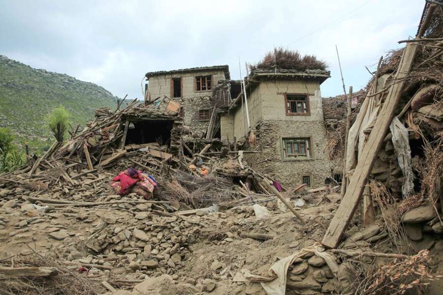 Terremoto en Afganistán deja más de 1.100 muertos y 3.200 heridos