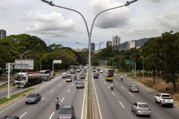 10.000 toneladas de asfalto para la autopista Gran Cacique Guaicaipuro