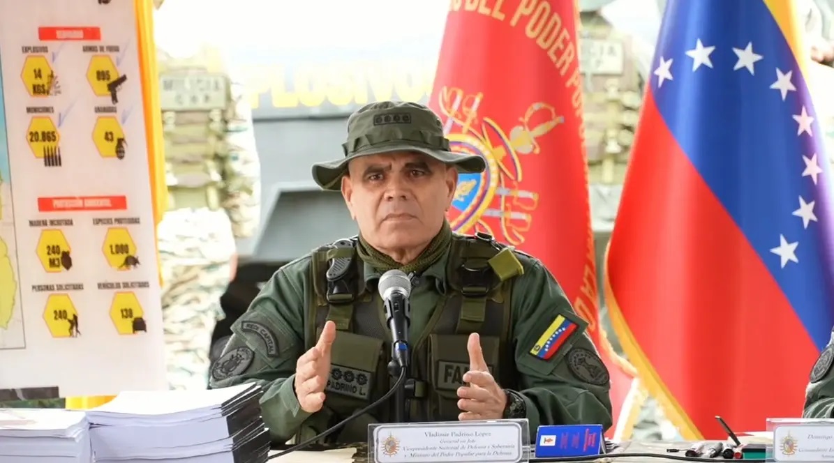 Padrino López responsabiliza al ELN del narcotráfico en Venezuela y les exige delinquir en otra parte