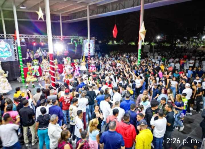 Encienden la Navidad en el Parque Acuático de Maracay 