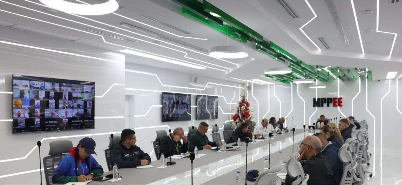 Evalúan estrategias para fortalecer respuesta del sector eléctrico a casos del 1x10
