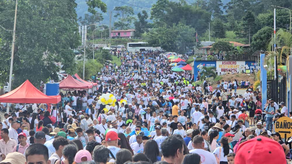 Miles de peregrinos celebraron a San JGH en Isnotú 
