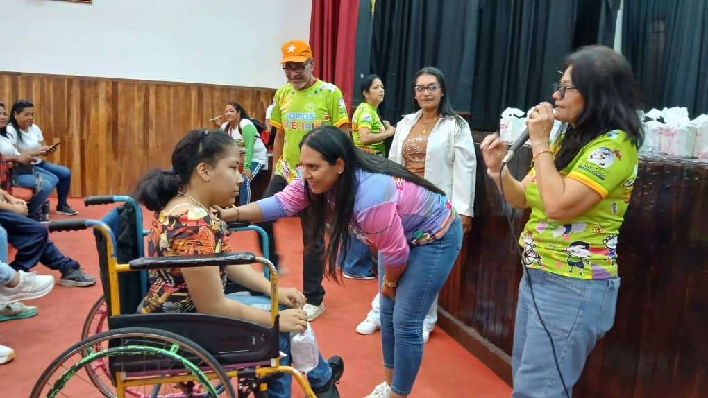 “Somos Especiales” entrega 1.100 medicamentos en jornada en Chivacoa