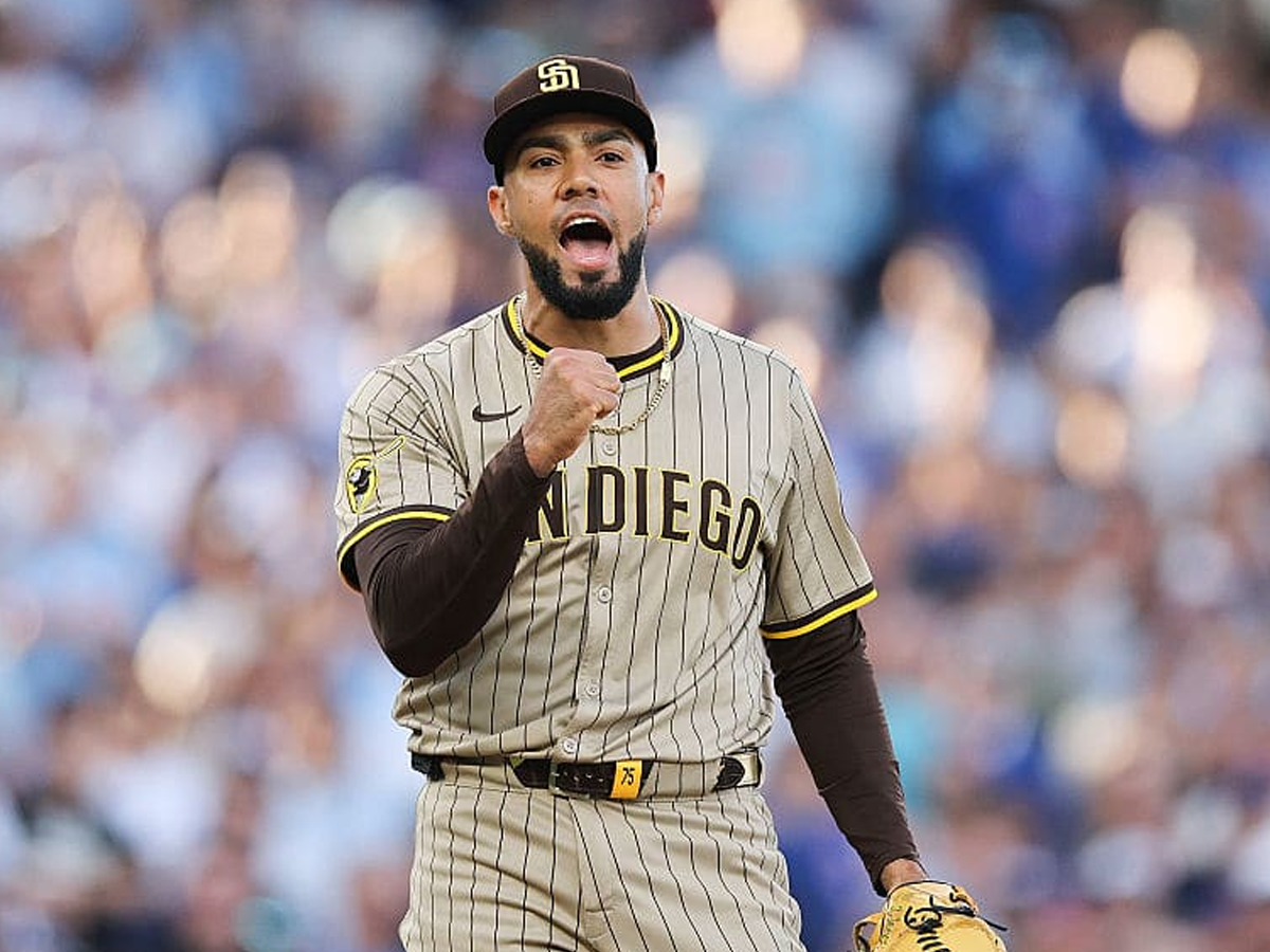 Robert Suárez acordó con los Bravos de Atlanta