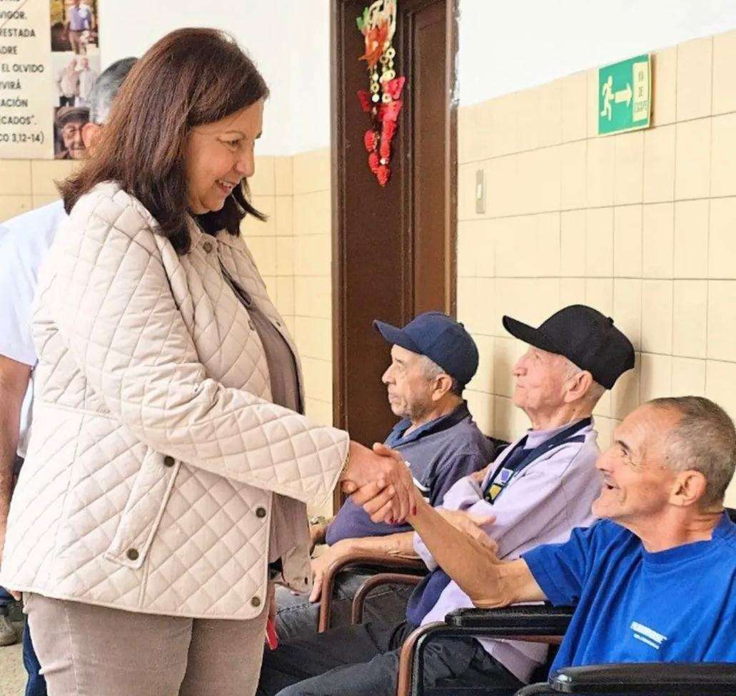 Alcaldesa Meléndez ratifica su compromiso y apoyo a los adultos mayores de Caracas