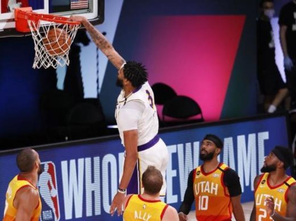 Anthony Davis sufre daño en los ligamentos de su mano