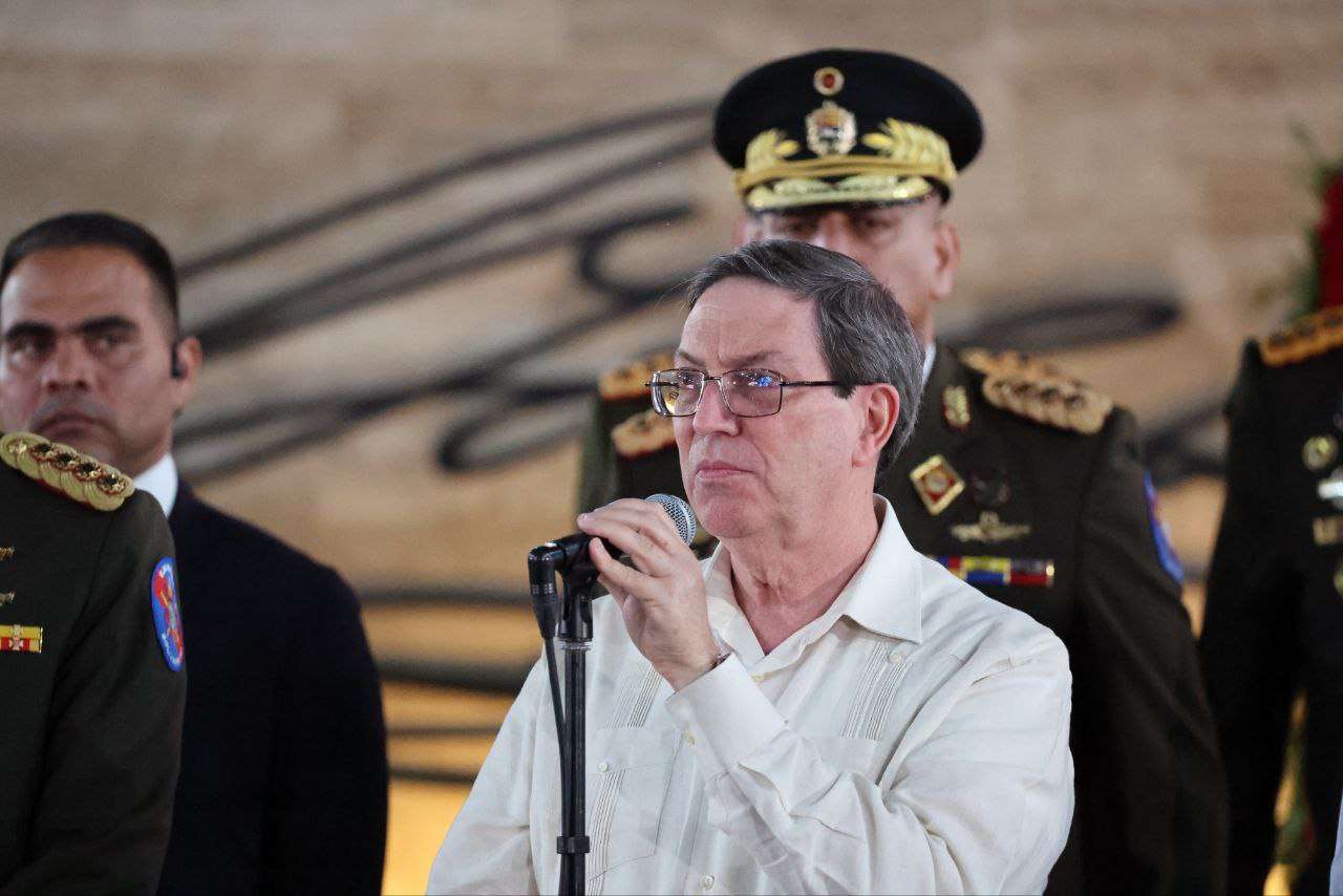 Bruno Rodríguez rinde tributo a mártires y jura defender la soberanía venezolana junto a Cuba