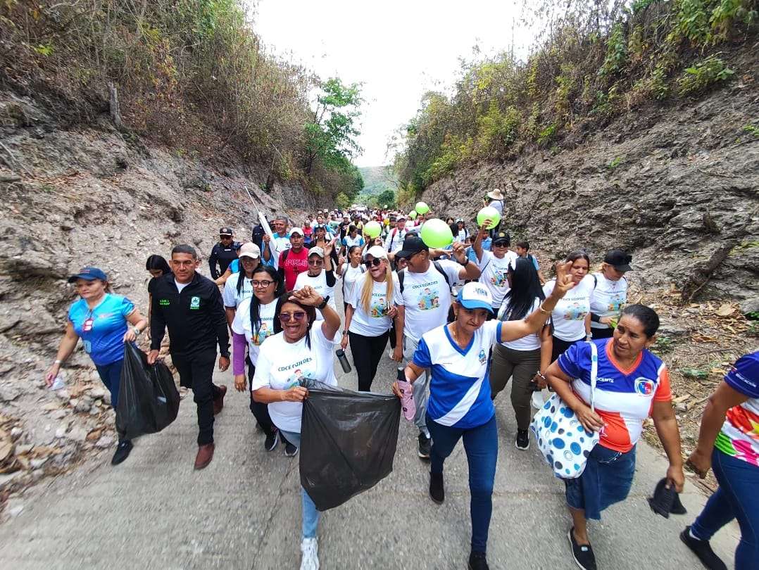 Con una variada programación docentes cojedeños celebran mes del maestro