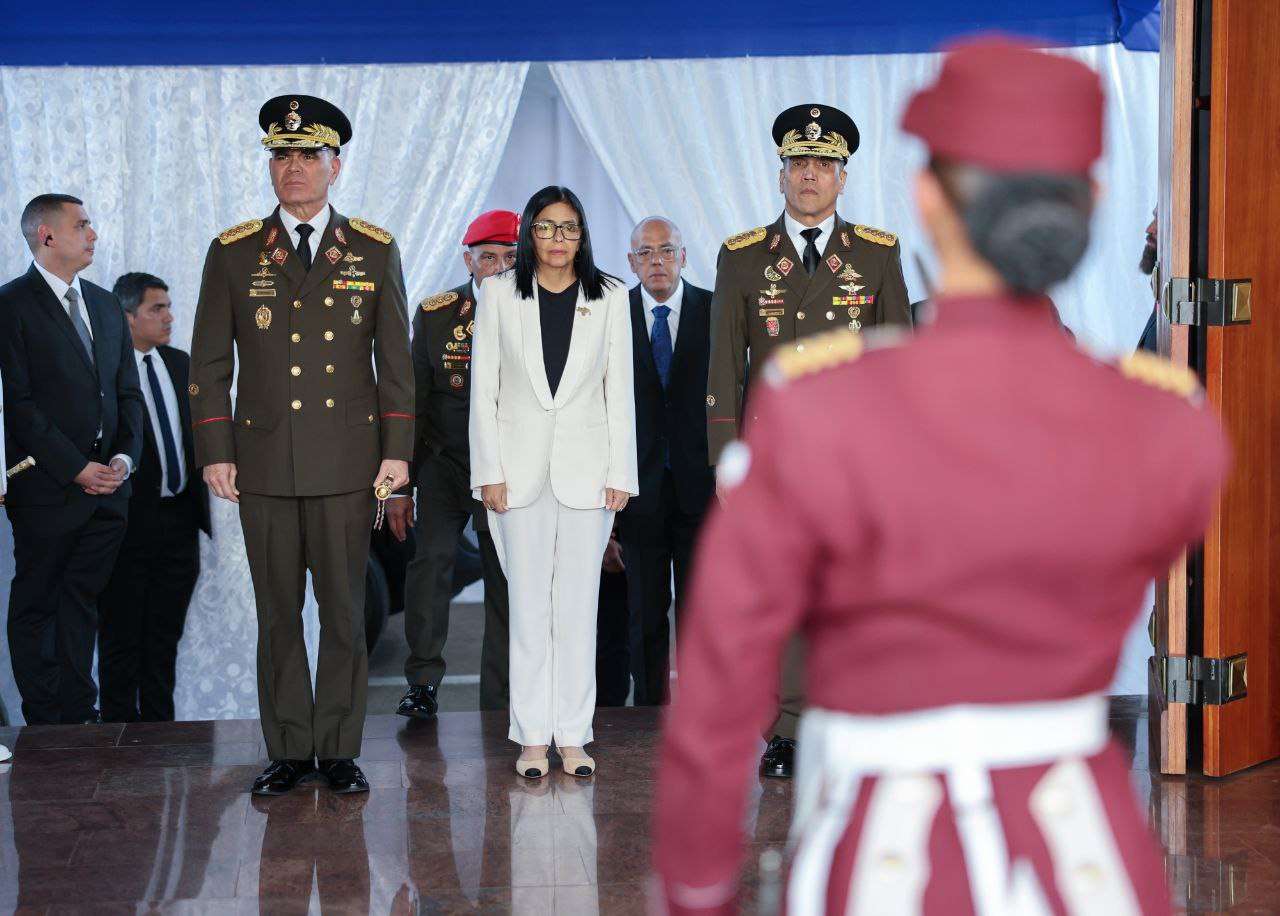 Delcy Rodríguez rinde homenaje a los caídos tras la ofensiva de Trump
