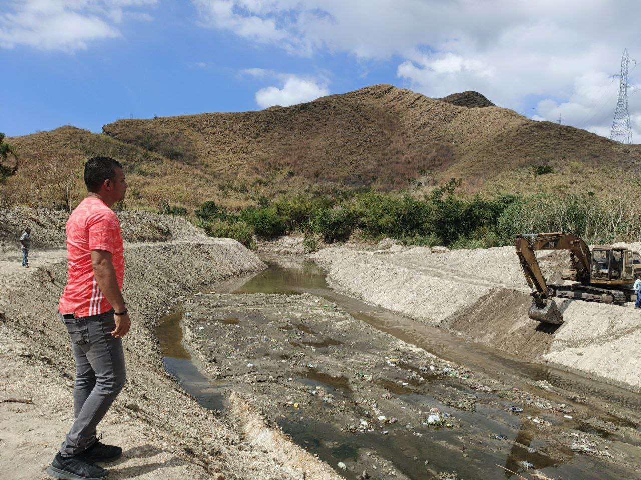 Ejecutan mantenimiento preventivo en 7 km del río El Limón