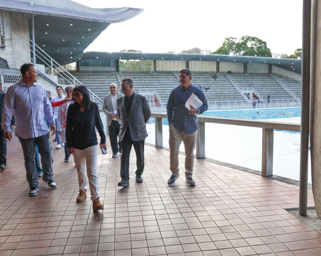 Presidenta encargada Delcy Rodríguez recorre instalaciones recuperadas de la UCV