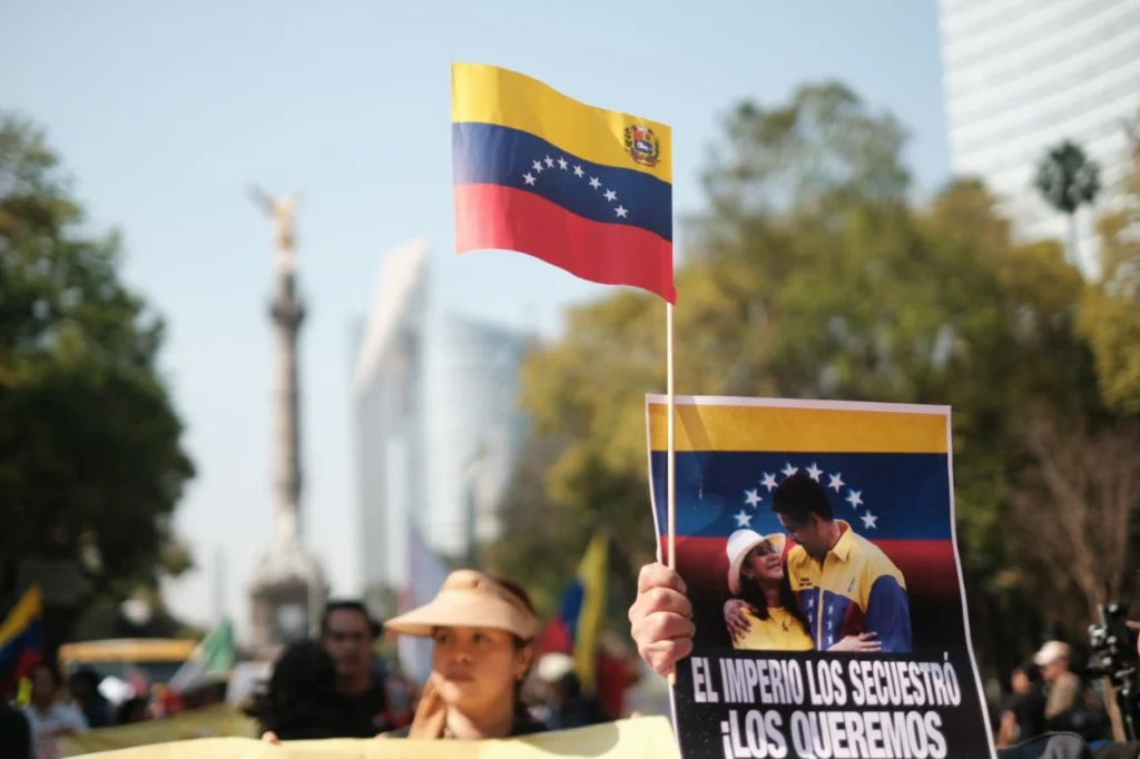 Pueblos de mundo continúan en las calles exigiendo liberación de Maduro y Flores