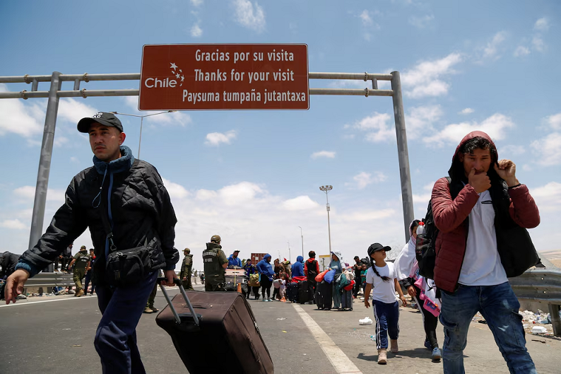 Una encuesta reveló que el 81% de los chilenos está a favor de expulsar a todos los inmigrantes irregulares