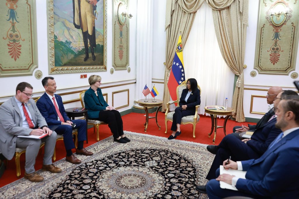 Presidenta Delcy Rodríguez recibe a la encargada de negocios de Estados Unidos Laura Dogu en Miraflores