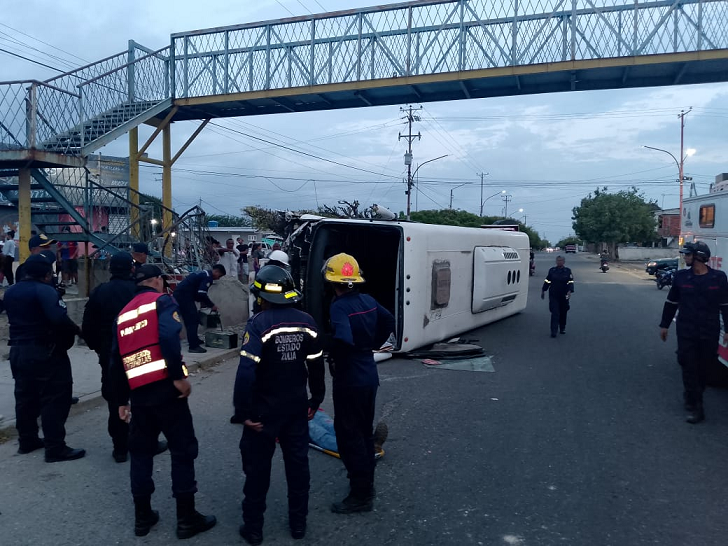Falleció chofer tras sufrir infarto y volcar autobús en Ciudad Ojeda