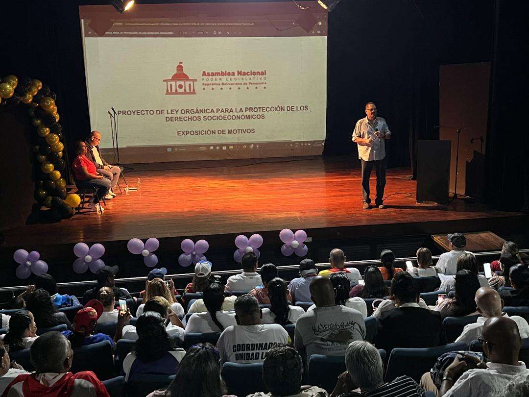 Debaten Ley de Derechos Socieconómicos en Petare