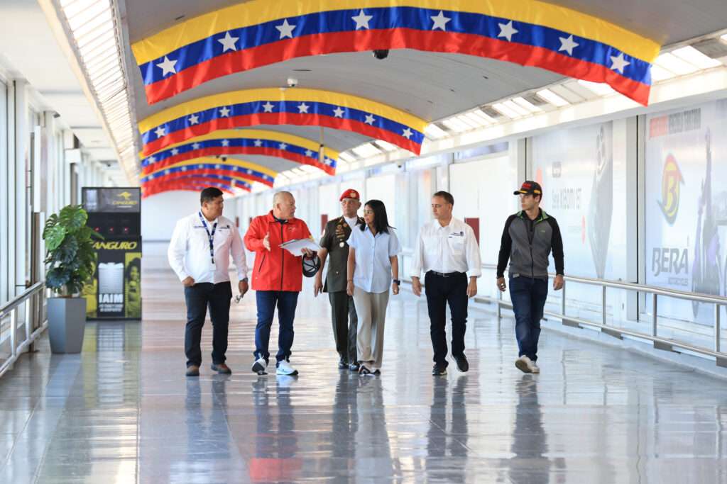 Delcy Rodríguez inspecciona instalaciones del Aeropuerto Internacional Simón Bolívar de Maiquetía
