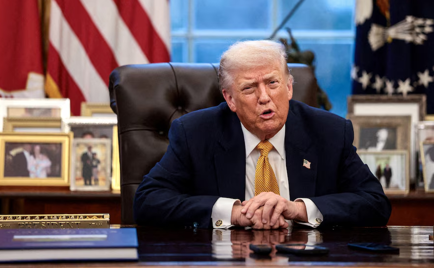 Donald Trump dice que se podría usar un enfoque 'un poco más suave' en los operativos migratorio