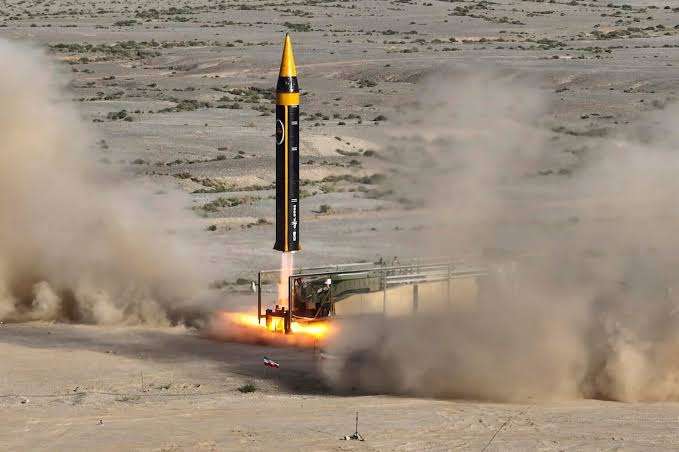 Irán saca a relucir su misil balístico más avanzado ante amenazas
