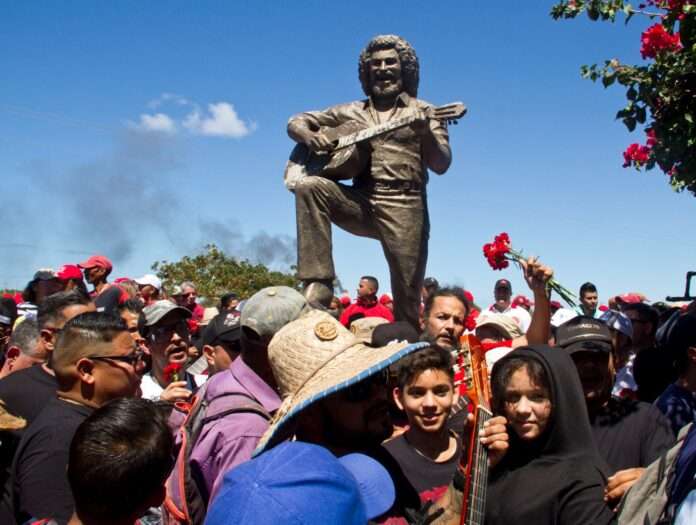 Realizan nueva Marcha de los Claveles en honor a Alí Primera (+Fotos)