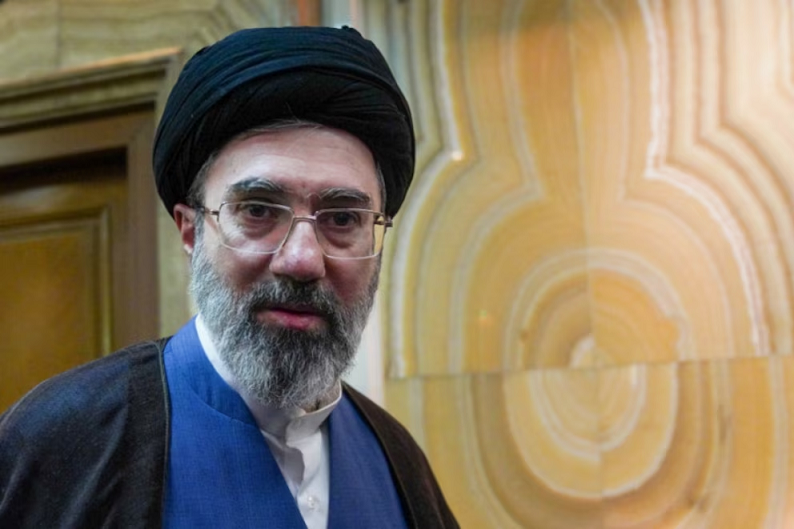 El nuevo líder supremo de Irán sigue sin aparecer en público, pero el régimen difundió su primer mensaje