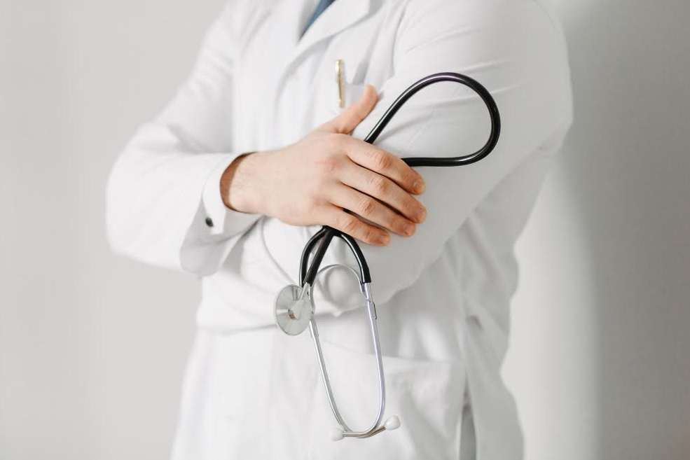 Enaltecen labor y compromiso de los médicos en su día