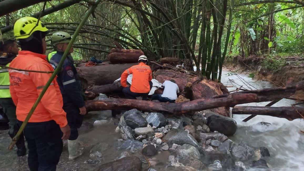 Hallan dos cuerpos tras la crecida del río La Blanca en Mérida
