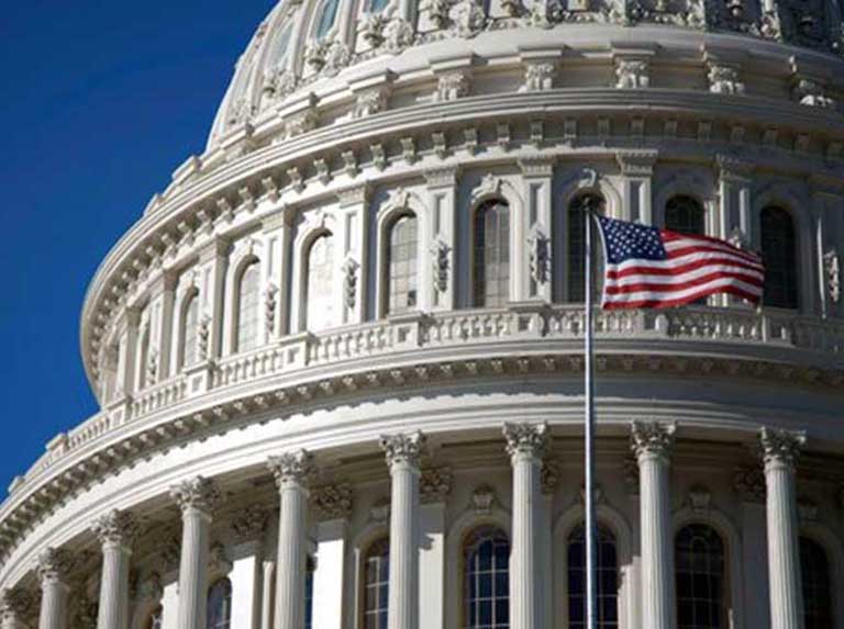 Presentan resolución que impide a Trump atacar Cuba sin permiso del Congreso