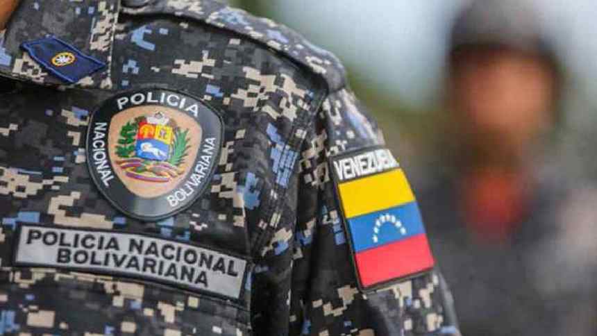 Cobraban en divisas por trámites del Saime, Intt, y otros