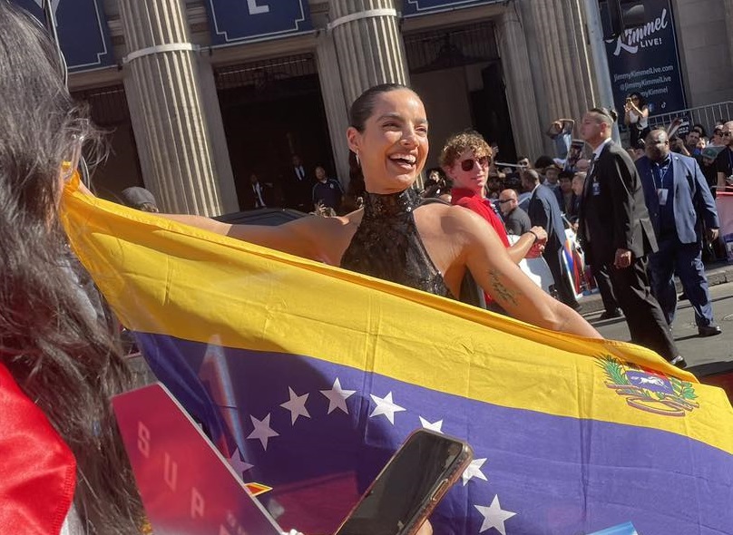 El emotivo momento en el que María Gabriela de Faría se bautizó en la iglesia cristiana de California