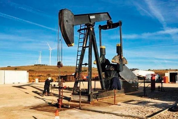 El petróleo de Texas baja un 1,46% pero se mantiene por encima de 100 dólares el barril
