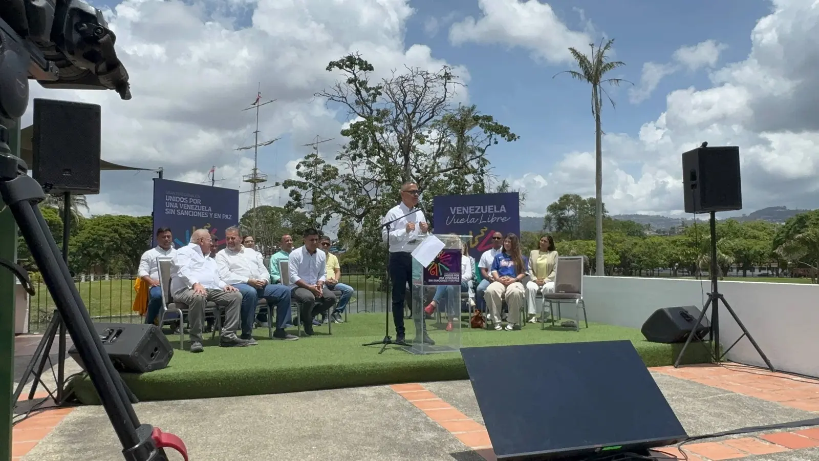 Villegas: reclamo contra las sanciones debe tener el rostro del pueblo