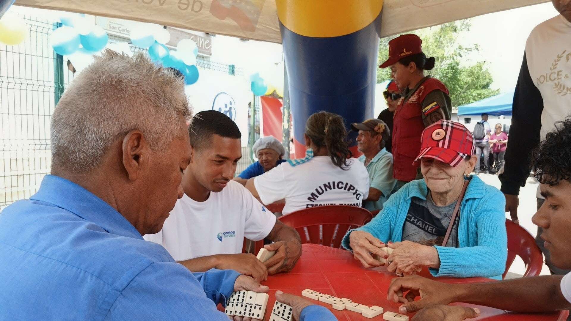 Abuelos celebraron el Día Nacional del Adulto Mayor en las regiones