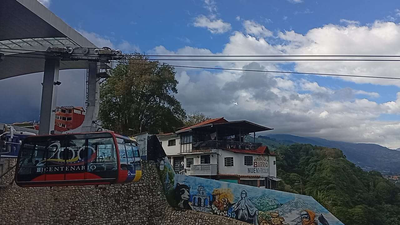 Anuncian suspensión temporal de operaciones en el teleférico de Mérida
