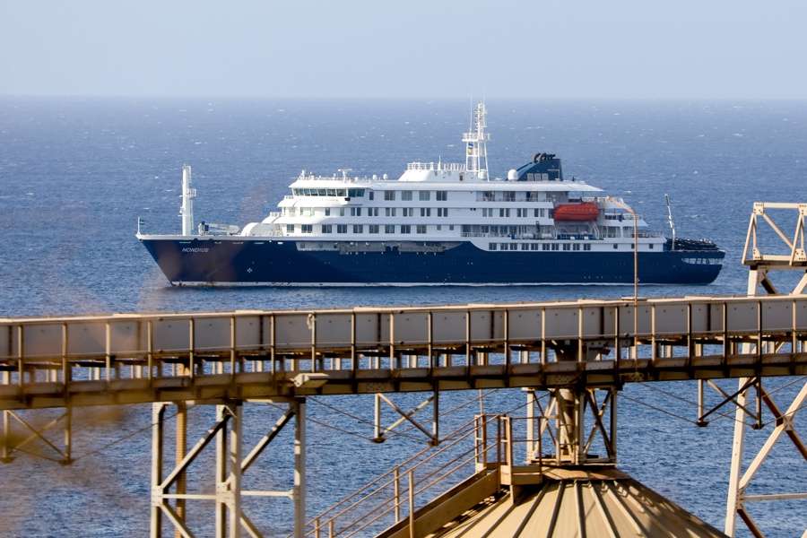 Casos de hantavirus en crucero ascienden a 13
