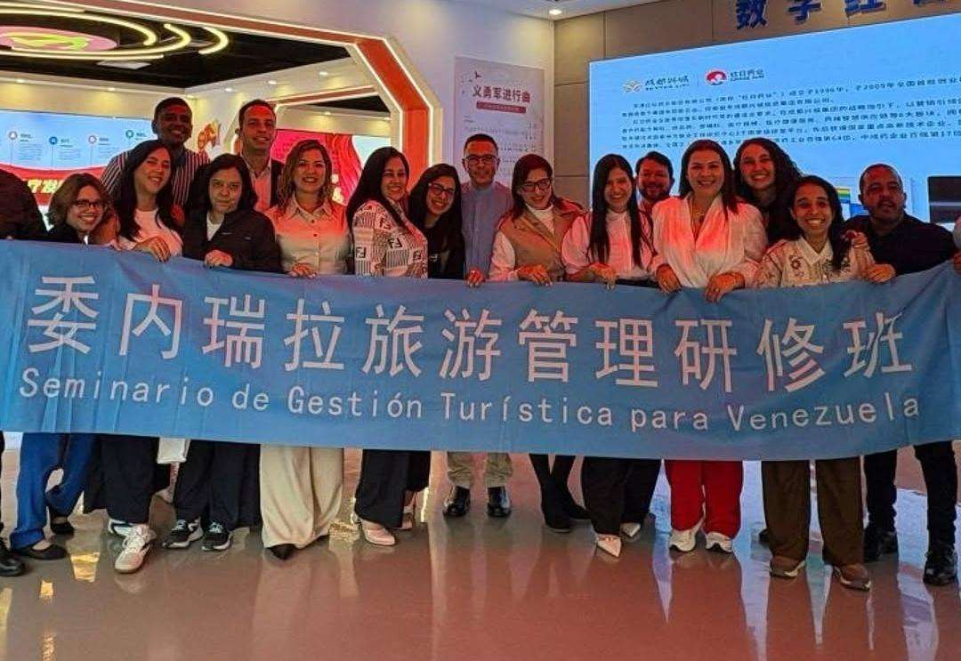 Participantes del Seminario de Gestión Turística visitan Centro Farmacéutico Chase Sun en China